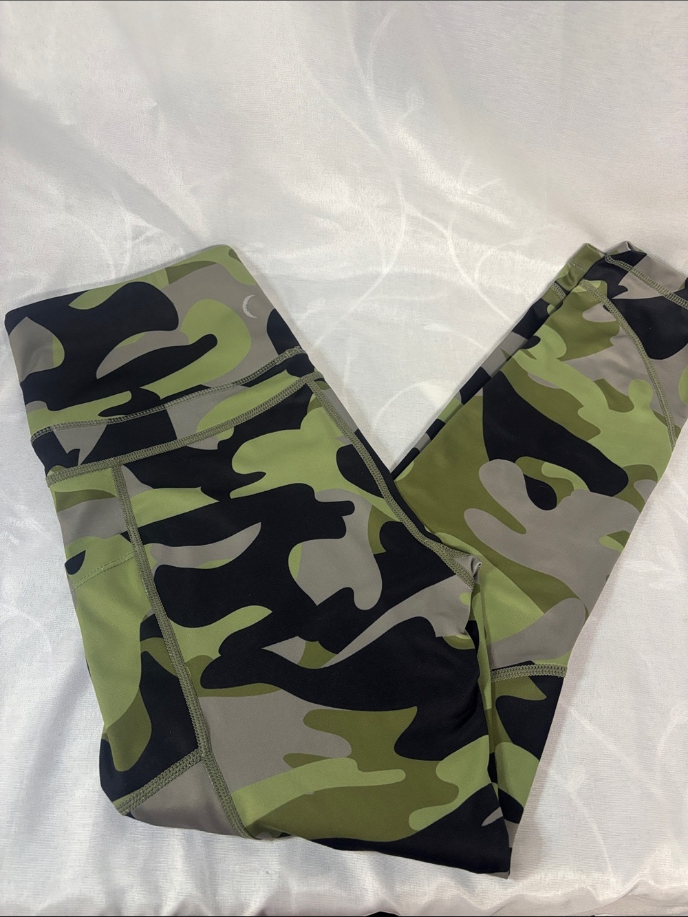 Zyia light n tight camo leggings